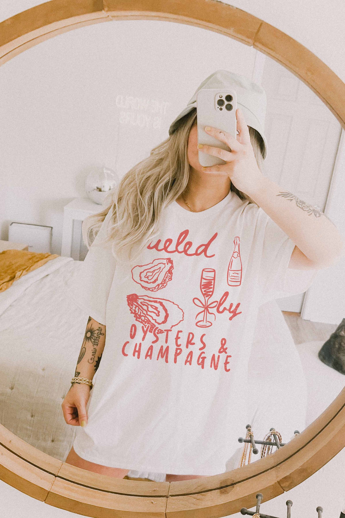 OYSTERS & CHAMPAGNE OVERSIZED TEE